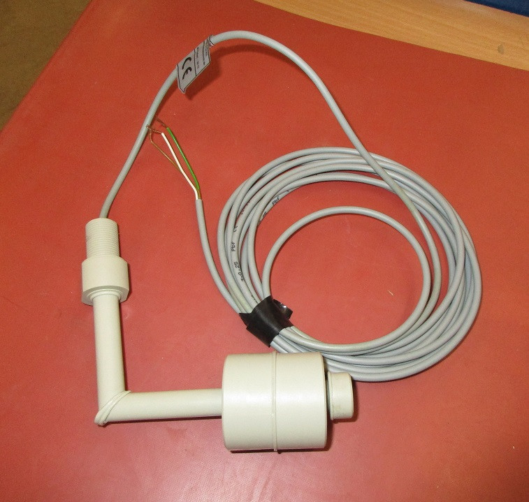 Horizontaler Schwimmschalter Fa. IMB Typ: SR33A110.75A1-3