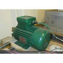 MOTOR   Typ  IEE 090L