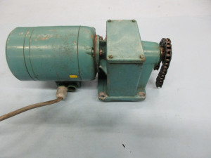 Motor Groschopp Typ SG 300  mit Zahnrad und Kette 