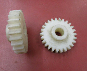Stirnrad/PVDF/Z=27 d=16 D69,5 M=15 auf 25